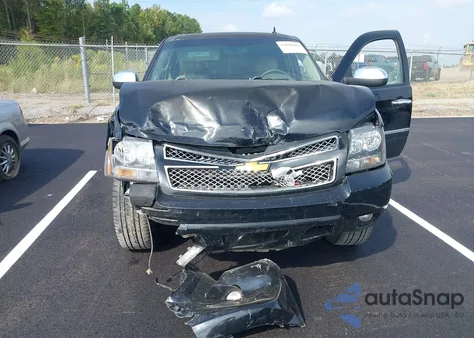 2013 Chevrolet Suburban 1500 Ltz z USA, uszkodzony, nr VIN 1GNSCKE08DR356810